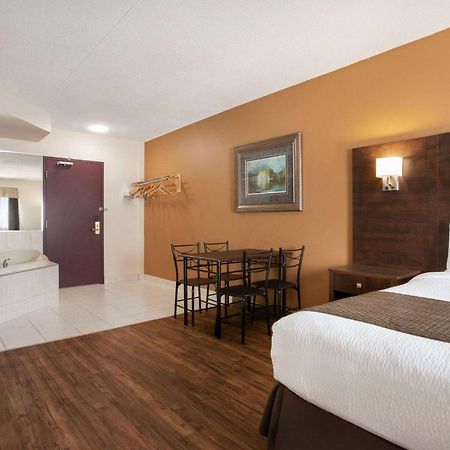 Days Inn By Wyndham Leamington Buitenkant foto